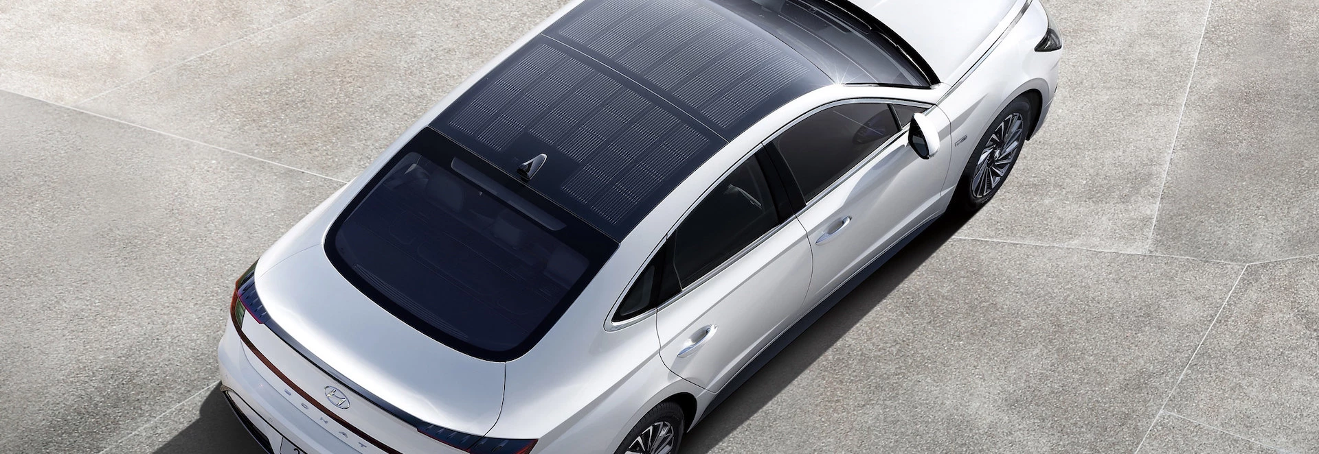 Hyundai’s new solar car roof aims to increase range as the car drives 